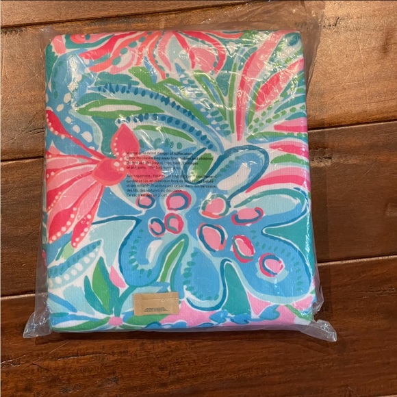 Lilly Pulitzer Lounge Towel Oversized Floral Pink Blue Beach Blanket Picnic NWT - Picture 6 of 6